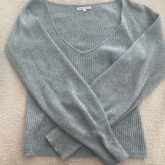 Reformation cashmere hart sweater.  Like new size small - Picture 1 of 2